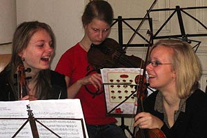 Chor und Orchester des Goethe-Gymnasiums unter Leitung von Astrid Demattia